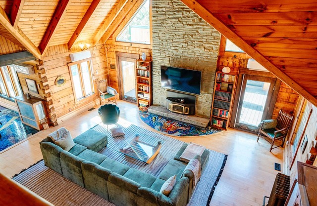 Majestic log home on 20 private acres near ski resort w/pool & hot tub