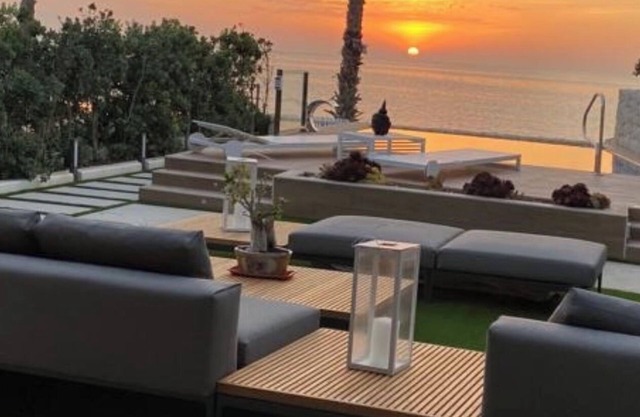 MAJESTIC LUXURY VILLA OVERLOOKING THE SEA, ALICANTE.IN FIRST LINE BEACH!