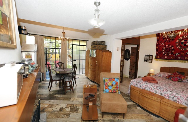 Majikal BnB Martinlandia (Retro)