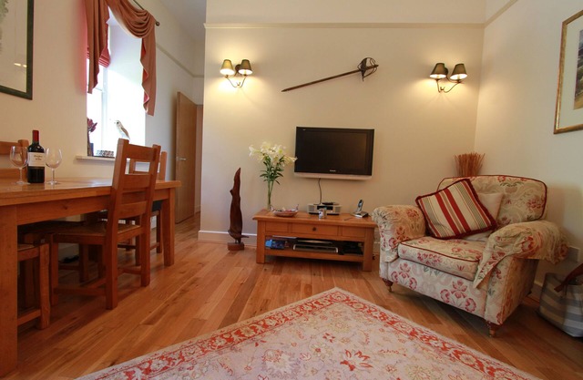 Major's Apartment in Loch Ness Abbey with pool, gym, tennis and more!