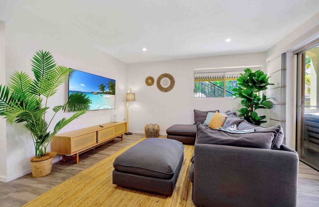 Makai - Hawaiian for `toward the ocean`