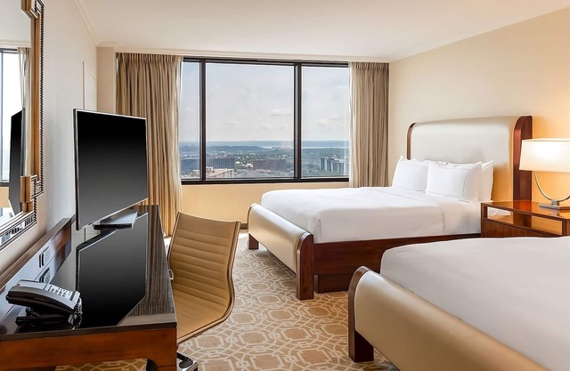 Make Your Trip More Enjoyable! 2 Relaxing Units, Pool, Parking, Pets Allowed!