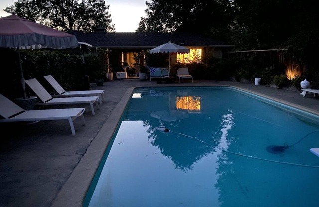 Making your amazing vacation more amazing! Main house-swimming pool-hot tub-golf