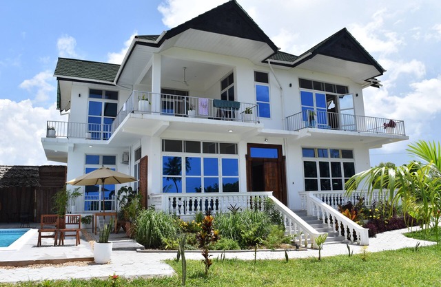 Maneri Villa - Full Villa, with Private Pool and Garden.