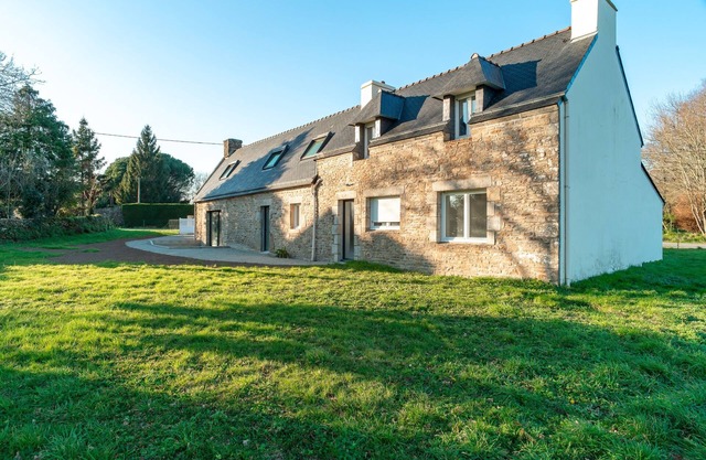 Mangoero - Four Bedroom House, Sleeps 12