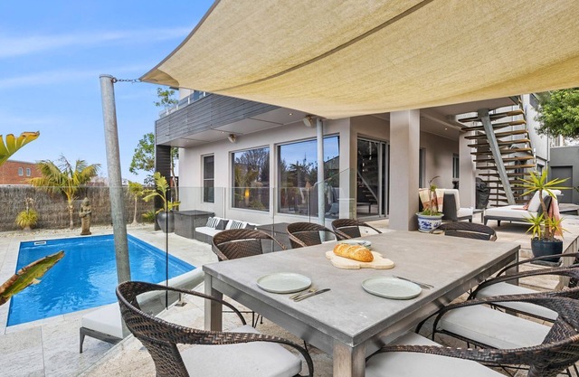 Manna Blu – A stylish coastal retreat with modern comforts and easy access to beaches and cafes