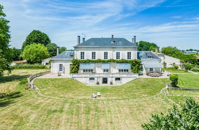 Manoir Colombard - Six Bedroom Villa, Sleeps 12