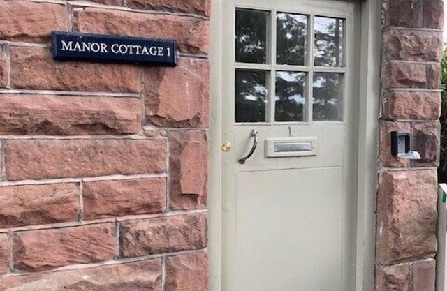 Manor Cottage One with Out Door Hot Tub