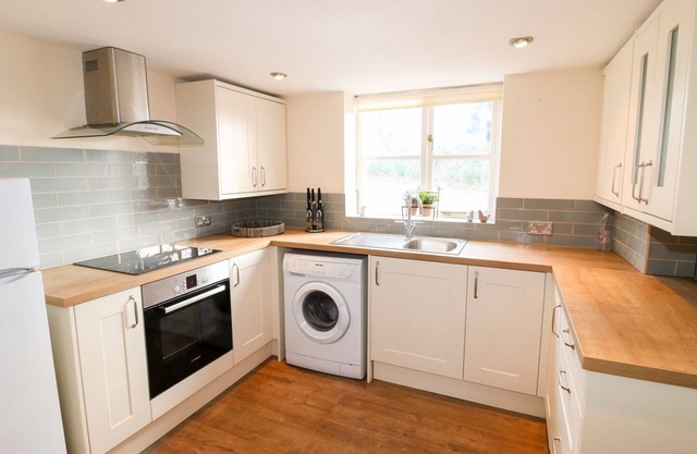 MANOR FARM HOUSE COTTAGE, family friendly in Thrapston