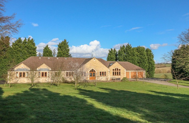MANOR HOUSE, family friendly, luxury holiday cottage in Chesterfield