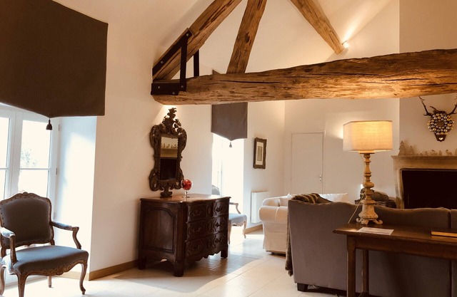 Manor of Limodin 2, Disneyland Paris 17km, Paris 45km, La Houssaye-en-Bri 35mn