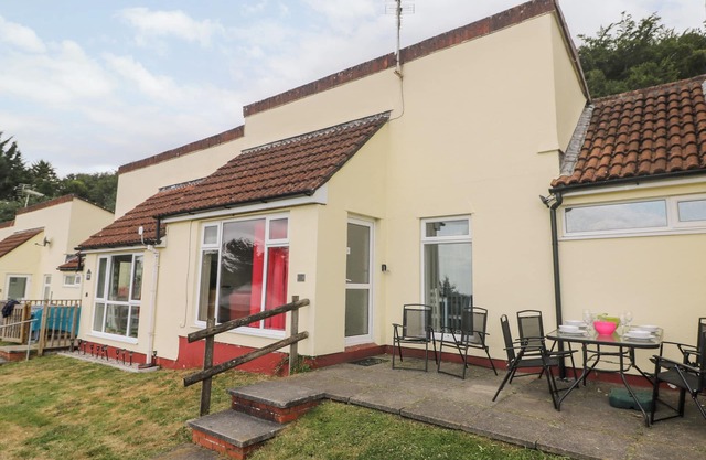 MANORCOMBE 17, pet friendly, country holiday cottage in Callington