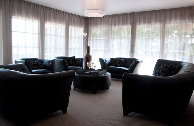 Mansion in Nijensleek with Sauna & Garden