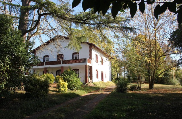 Mansion of an old farm, cottage in France, quiet and romantic stay in the Gers