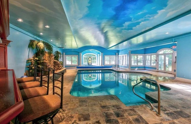 Mansion w/Game Room, Pool, 2 Hot Tubs, Theater