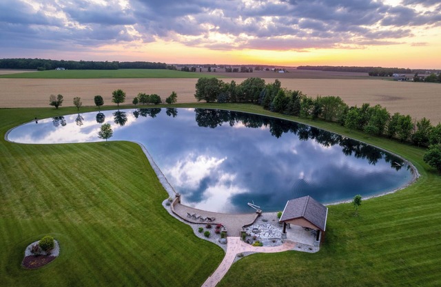 Maple Lake Lodge - peaceful 14 acre retreat