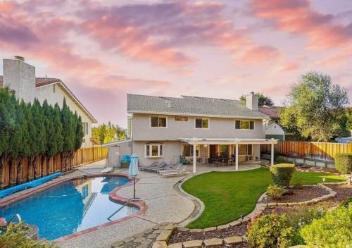 @ Marbella Lane - 4BR Cozy home in SJ Pool