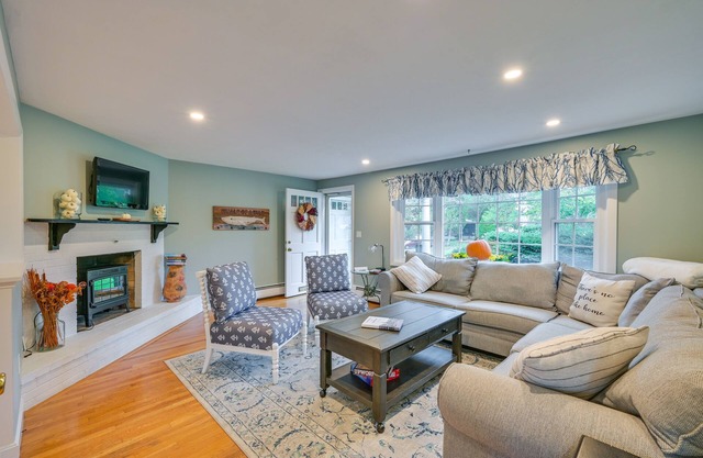 Marblehead Retreat w/Sprawling Yard & Gas Grill!