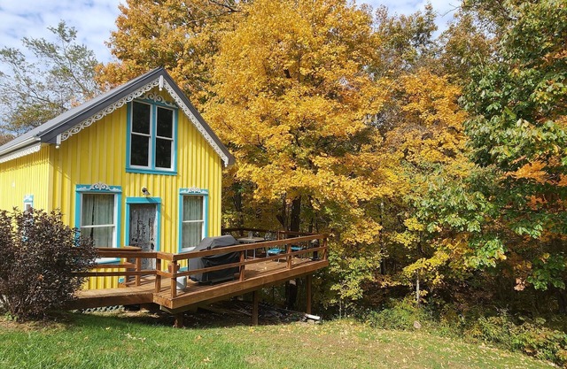 Mardi Gras House - cozy cabin on a peaceful farm
