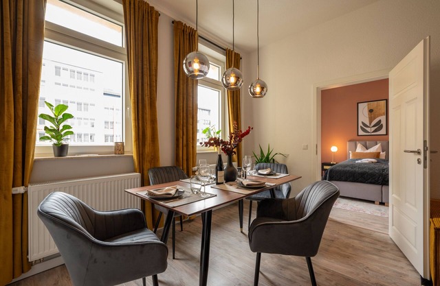 Maremar Apartments Design Boxspringbett Küche Zentral Arbeitsplatz