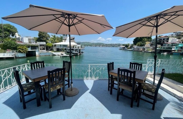 Marina Palace Teques