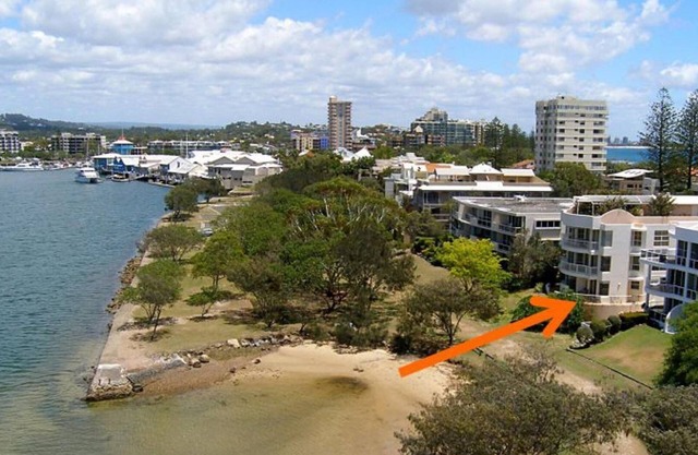 Mariner Cove 1 - Luxurious 2 Bedroom Unit on the Canal, 100 Metres to the Beach