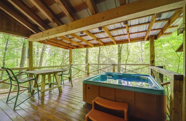 Marion Cabin w/Hot Tub, On-Site Nature Trails!