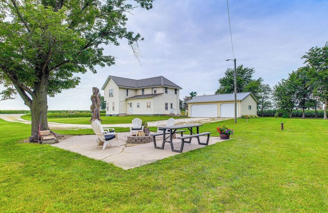 Marion Retreat w/Patio, Grills & Fire Pit