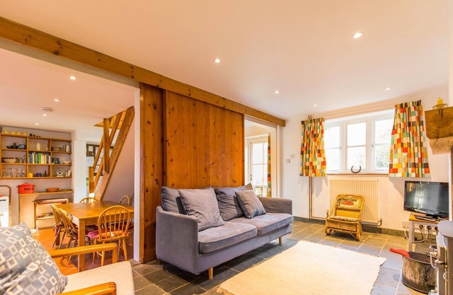 Marlpit Cottage - Beautiful 3-bedroom home in Salthouse.