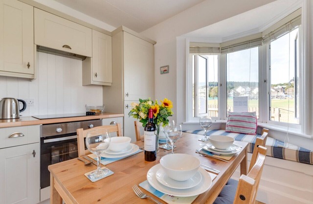 Marnie's View - Two Bedroom Apartment, Sleeps 4