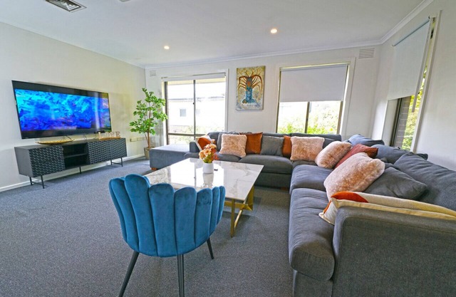 Maroondah 3BR Brick House Free Wi-Fi Parking