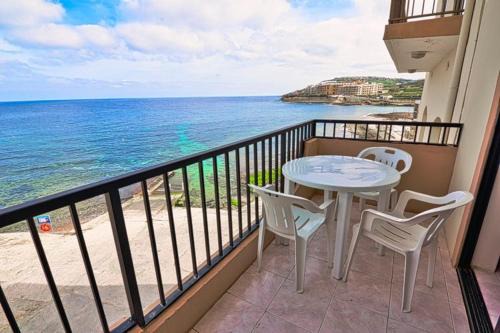 Marsalforn Seaview Apartment in a quiet area