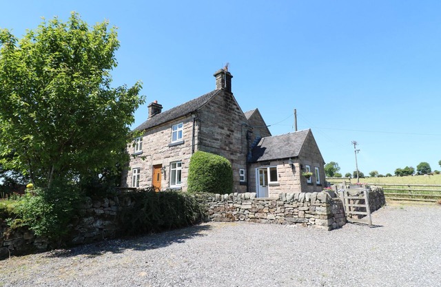 MARSH COTTAGE, family friendly, with open fire in Stanton