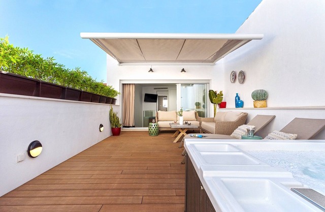 Marvelous 2-bedroom apartment with terrace in Triana. Castilla II