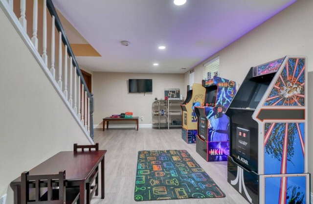 Massive 5 bedroom with a gameroom!