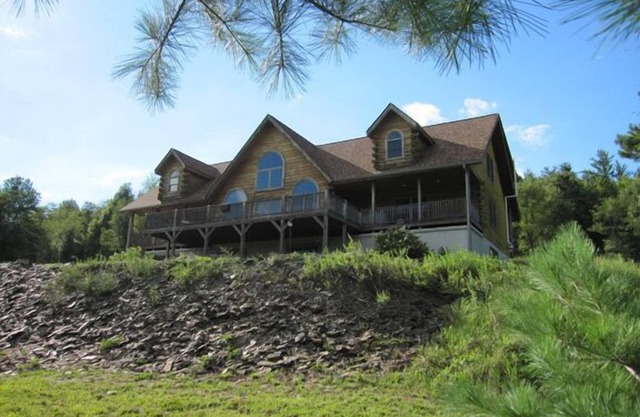 Massive Log Home near Blue Mountain