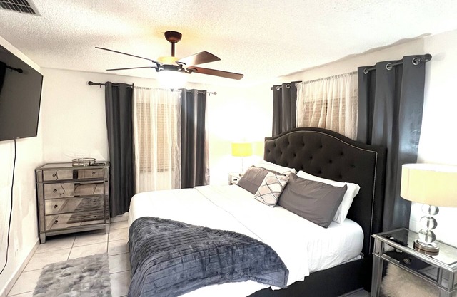 Master Bedroom suite - Perfect for a getaway. Near CHASE Stadium