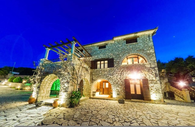 Master Suite (Main building 1STF)