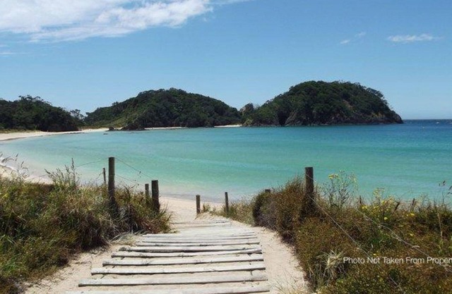 Matapouri bach - beautiful Northland beach