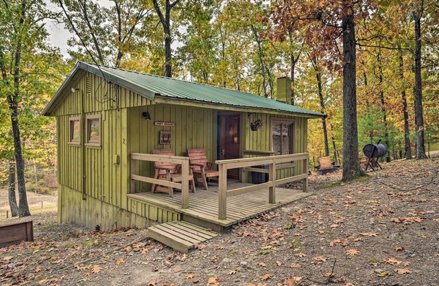 'Matt Dillon' Cabin ~ 1 Mile to Raystown Lake!