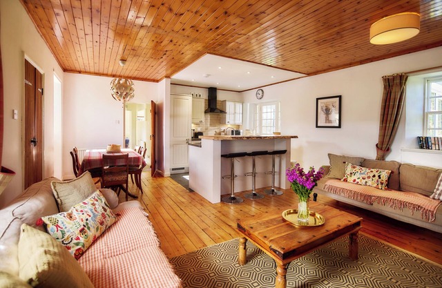 Mauldslie Hill Cottage