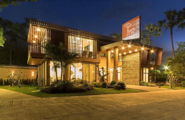 Mavaree resort