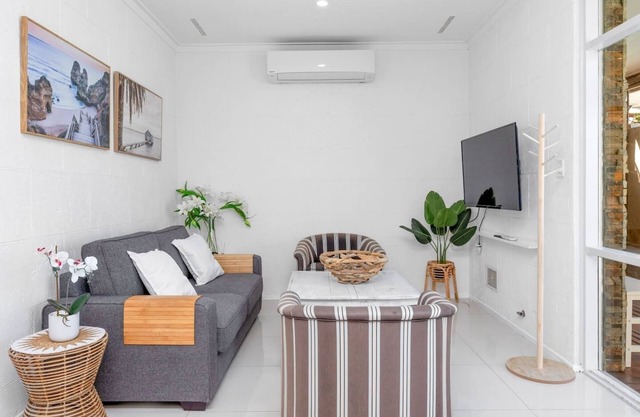 Maylands Coastal Vibe by Home2BnB