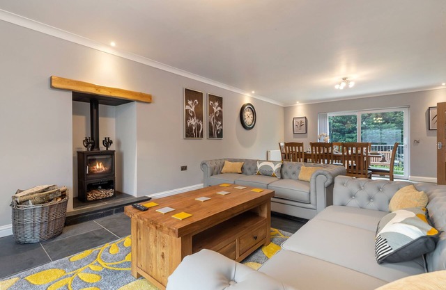 Maynor - Luxury House, Log Burner, Central