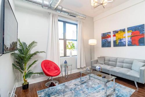 McCormick Place Charming 420 Friendly 3BR Suite with Optional Parking Sleeps 8 Guests Near Soldier Field and Lakefront Trail