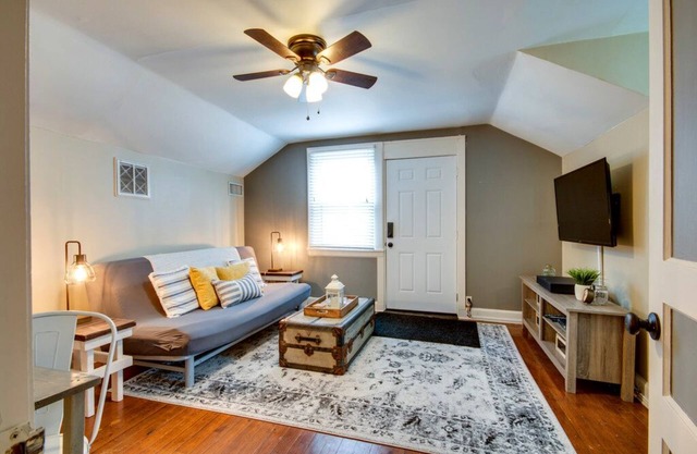★ McIver's Cozy Cottage Suite ★ Close to Downtown (Permit #11913034300)