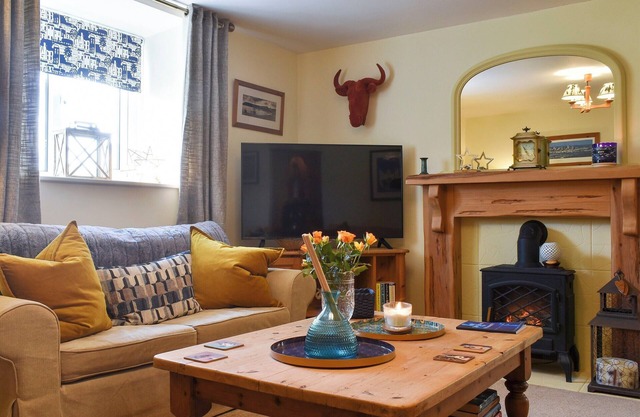 Meadow View Cottage - UK33302