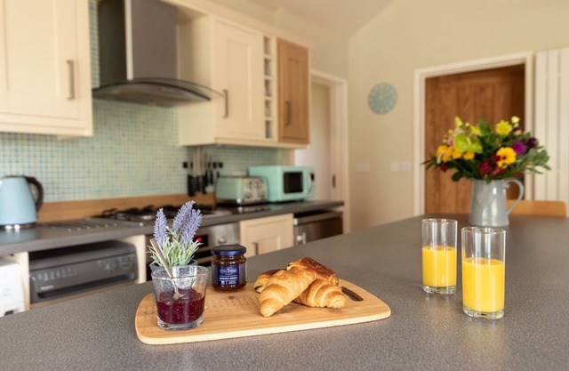 Meadow View lodge - Sleeps 4/5 with private hot tub