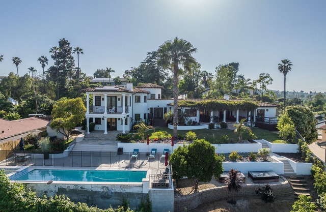 Mediterranean Oasis: Views, Game Room, Pool & Spa!
