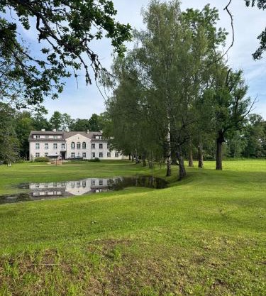 Meirānu muiža